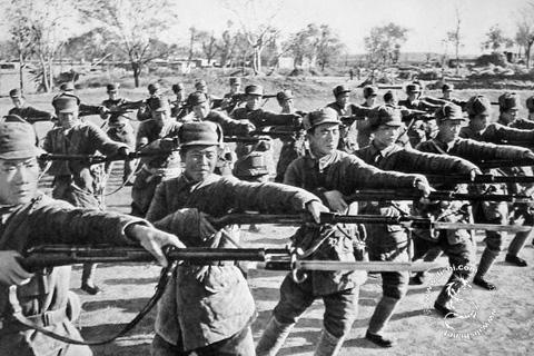這些兵工廠和修械所的規(guī)模較小、技術(shù)落后，但為陜甘邊區(qū)八路軍兵工廠建設(shè)奠定了堅實的基礎(chǔ)。