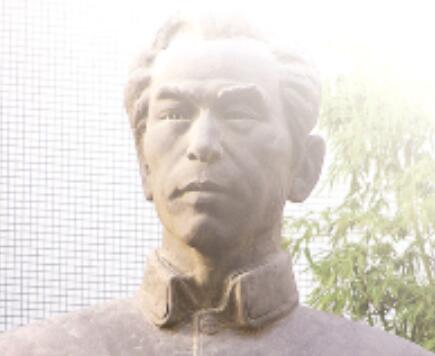 早在上世紀(jì)五十年代初我上小學(xué)的時候，家人就常常給我講吳運鐸的故事，他的英雄事跡在我幼小的心靈中打下了深深的烙印。