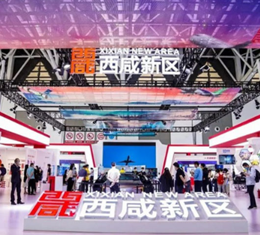 科技引領(lǐng)城市發(fā)展 第五屆絲博會西咸新區(qū)展區(qū)人氣爆棚5月11日，第五屆絲綢之路國際博覽會暨中國東西部合作與投資貿(mào)易洽談會在西安國際會展中心開幕，位于4號館（陜西館）的西咸新區(qū)展區(qū)，參展的前沿科技產(chǎn)品十分“吸睛”，人氣爆棚。