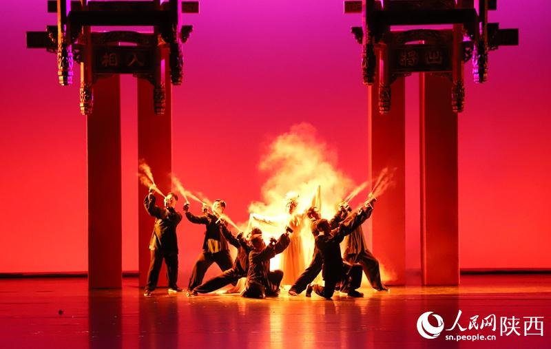話劇《主角》劇照。人民網(wǎng) 鄒星攝