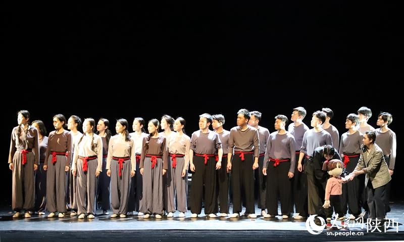 話劇《主角》劇照。人民網(wǎng) 鄒星攝