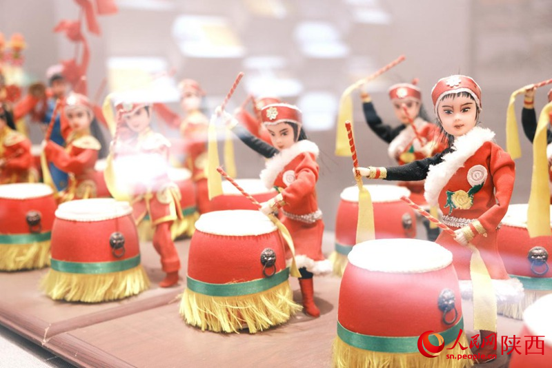 8月1日上午，中外媒體走進(jìn)渭南市非物質(zhì)文化遺產(chǎn)展示傳習(xí)館，感受千年文化瑰寶的魅力。人民網(wǎng)記者吳超 攝