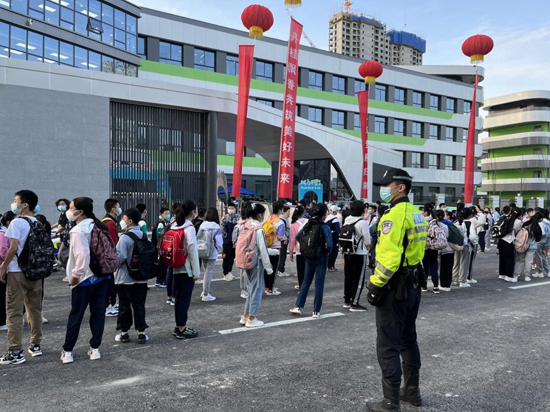 西安交警指揮中心“開學(xué)首日”指揮崗全員上崗，嚴防發(fā)生長時間、大面積交通擁堵。西安市交警支隊供圖