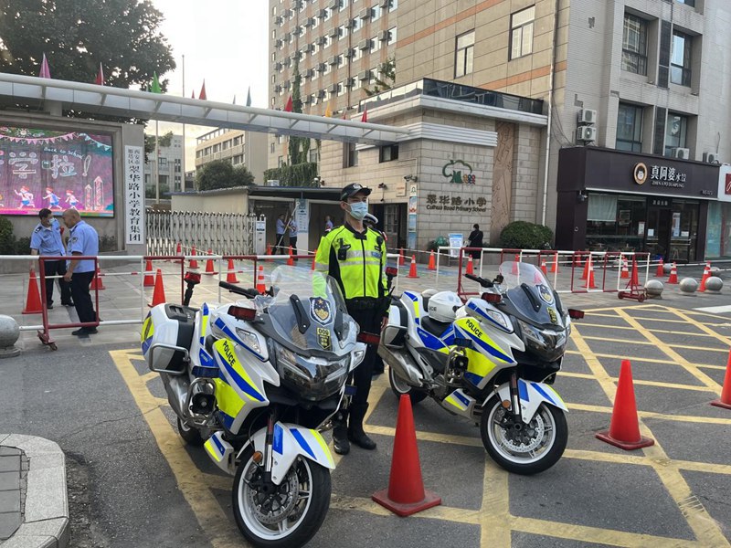西安交警指揮中心“開學(xué)首日”指揮崗全員上崗，嚴(yán)防發(fā)生長時間、大面積交通擁堵。西安市交警支隊供圖