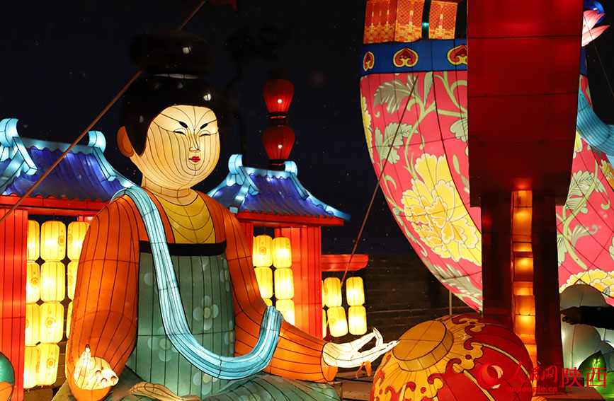 精美靈動的花燈。人民網(wǎng) 白鴿攝