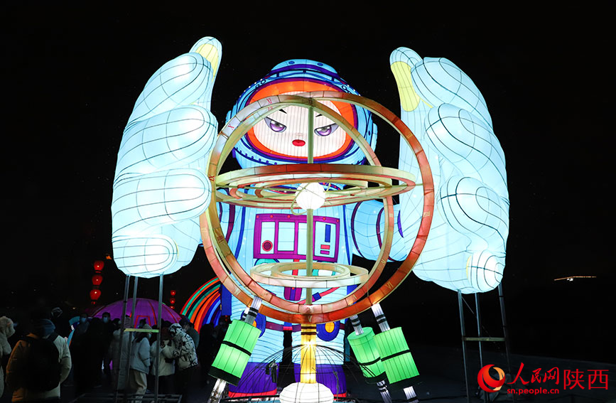 《暢游太空》燈組。人民網(wǎng) 白鴿攝