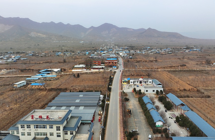 陜西省渭南市富平縣曹村鎮(zhèn)馬家坡村道航拍圖。富平縣交通運(yùn)輸局供圖