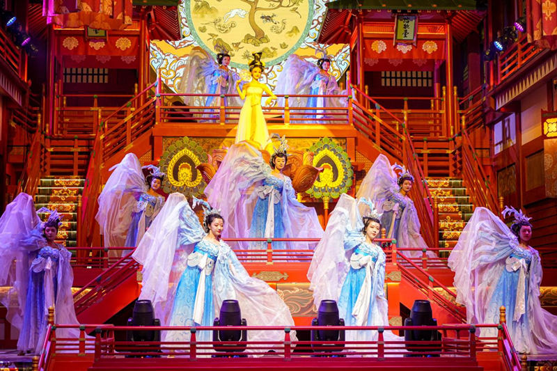 長(zhǎng)安十二時(shí)辰主題街區(qū)《霓裳羽衣舞》表演現(xiàn)場(chǎng)。 受訪者供圖