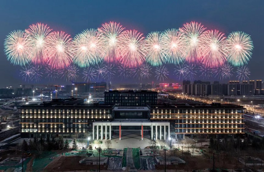 2月5日，高新區(qū)絲路科學(xué)城中央創(chuàng)新區(qū)煙火秀現(xiàn)場。高新區(qū)供圖