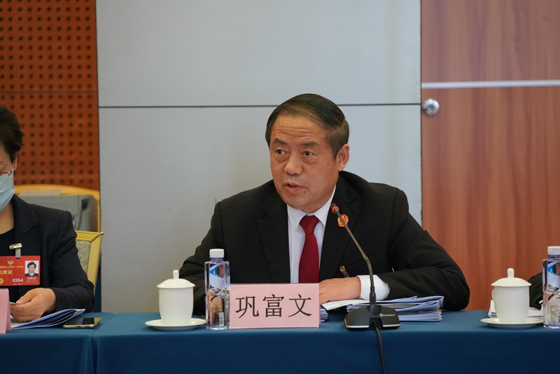 全國政協(xié)委員、農(nóng)工黨中央委員、陜西省高級人民法院副院長鞏富文。受訪者供圖