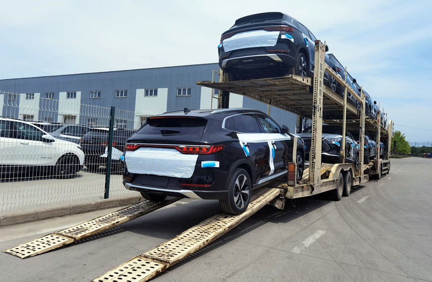 新能源汽車正在裝車。馬澤旭 攝