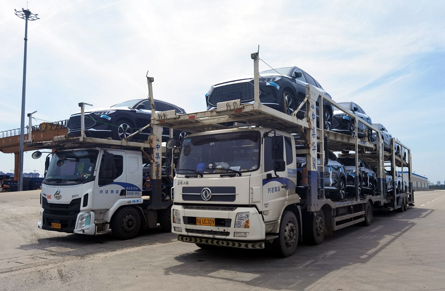 商品車已裝載完成。方恒 攝