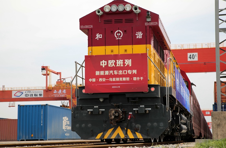 中歐班列(西安-塔什干)新能源汽車出口專列。林偉 攝