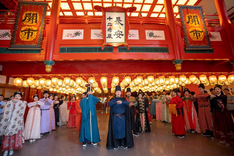 唐風沉浸式主題樂園長安十二時辰主題街區(qū)煥新迎客。馬石頭攝