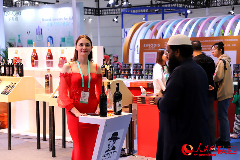 進(jìn)口商品展區(qū)。人民網(wǎng)記者 李志強(qiáng)攝