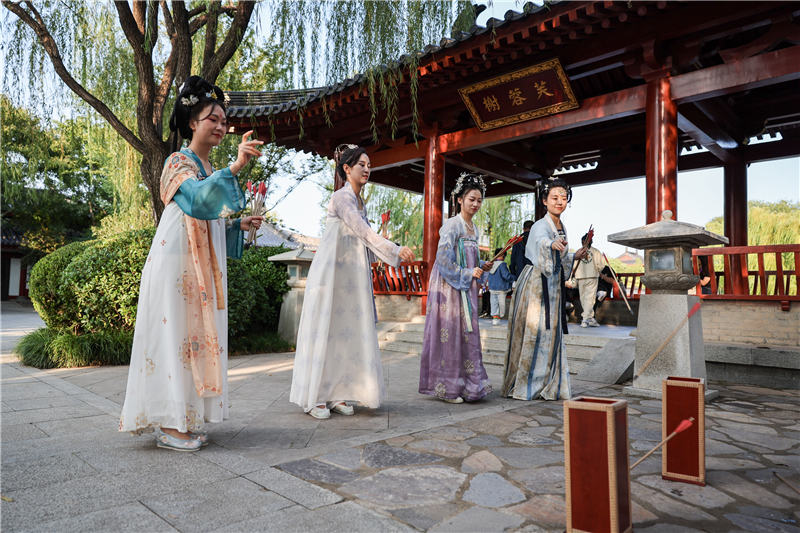 長假期間，華清宮景區(qū)策劃了一系列精彩的“文化大餐”。華清宮景區(qū)供圖