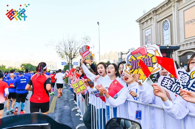 2023西安馬拉松賽現(xiàn)場(chǎng)。西馬組委會(huì)供圖