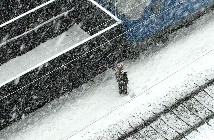 陜西北部延安、榆林等地迎來(lái)2023年入冬后的首場(chǎng)降雪。穆旭東攝