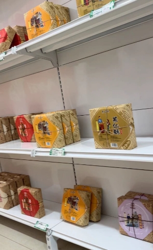 第二家購(gòu)物店以銷(xiāo)售地方特產(chǎn)為主。（視頻截圖）