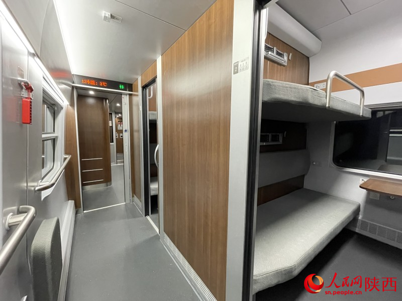 臥鋪車廂全景。賈智煒攝 