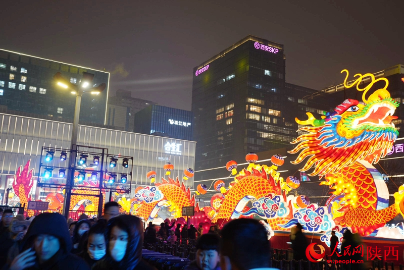 西安城墻新春燈會(huì)現(xiàn)場(chǎng)。人民網(wǎng)記者白鴿 攝