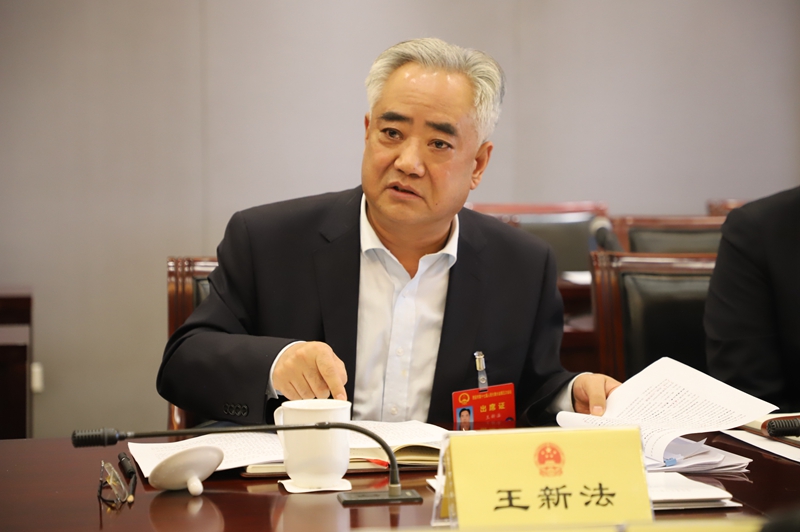 2月3日，西安市人大代表分組審議。人民網(wǎng)記者孫挺 攝