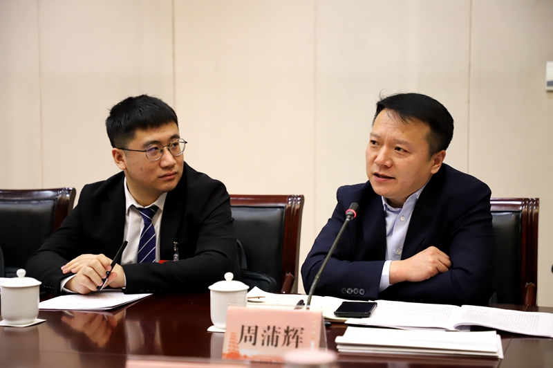2月3日，西安市人大代表分組審議。人民網(wǎng)記者孫挺 攝