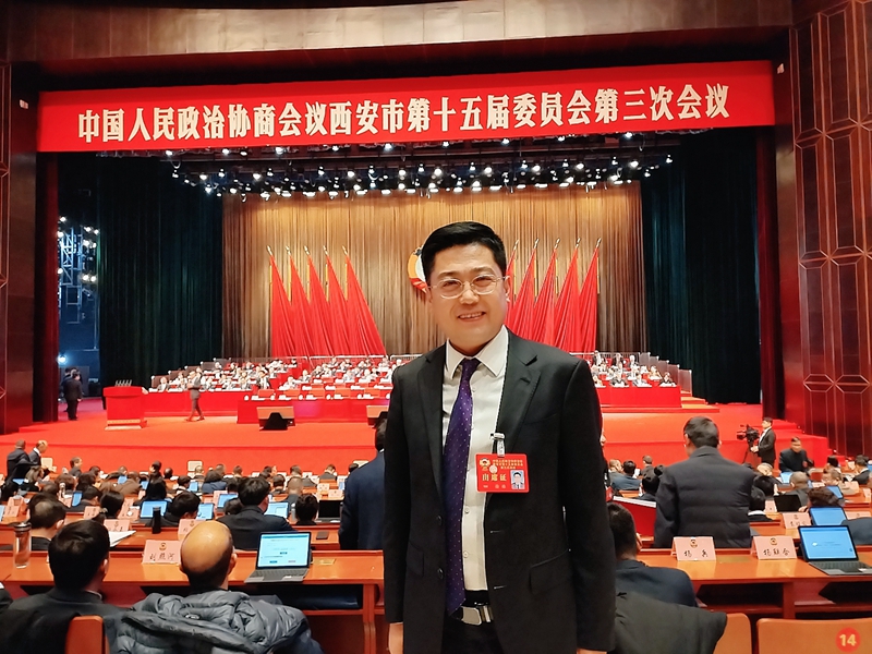 西安市政協(xié)委員，西安市航天城第一中學(xué)校長(zhǎng)徐雄。受訪者供圖