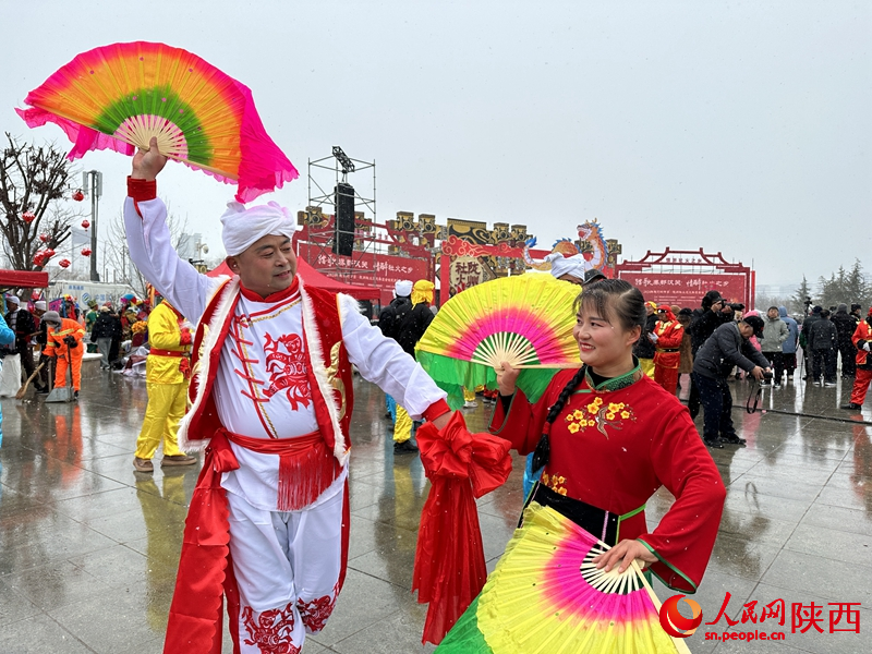 秧歌表演隊(duì)。人民網(wǎng)記者 白鴿攝