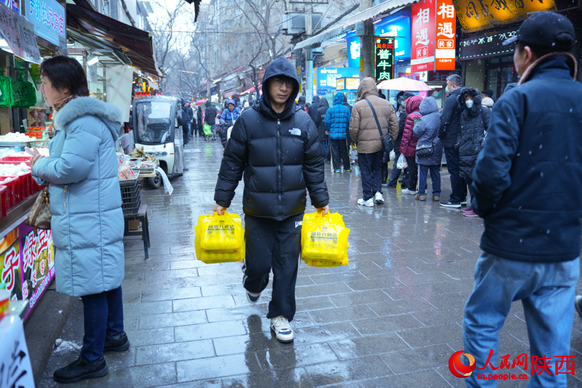 滿載而歸。人民網(wǎng) 黨童攝