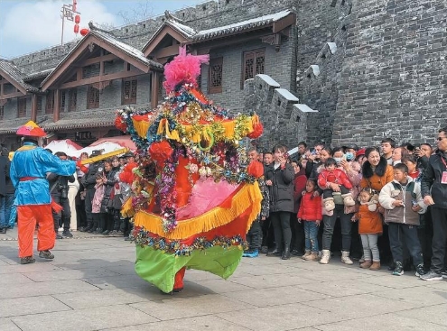 2月24日，第四屆“非遺鬧古鎮(zhèn) 歡樂過元宵”漢中市非物質(zhì)文化遺產(chǎn)項目展示展演活動在城固縣上元觀古鎮(zhèn)舉辦。 記者 穆騁攝