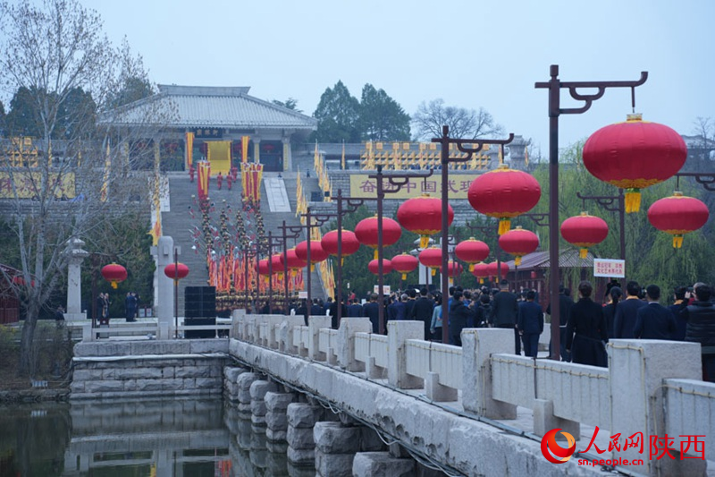 祭祀隊(duì)伍依次入場(chǎng)。人民網(wǎng) 黨童攝