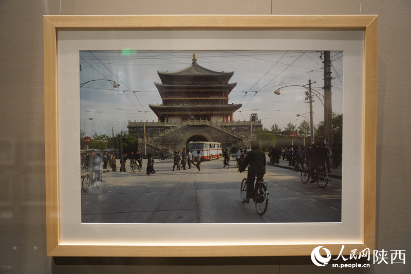 87幅城市老照片5月1日起在西安博物院集中展出。人民網(wǎng)記者 李志強攝