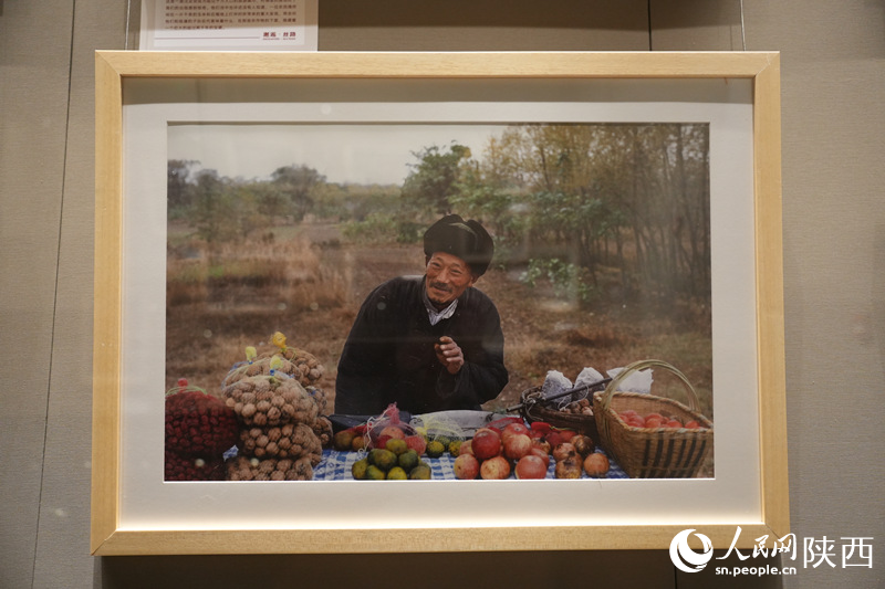 87幅城市老照片5月1日起在西安博物院集中展出。人民網(wǎng)記者 李志強攝