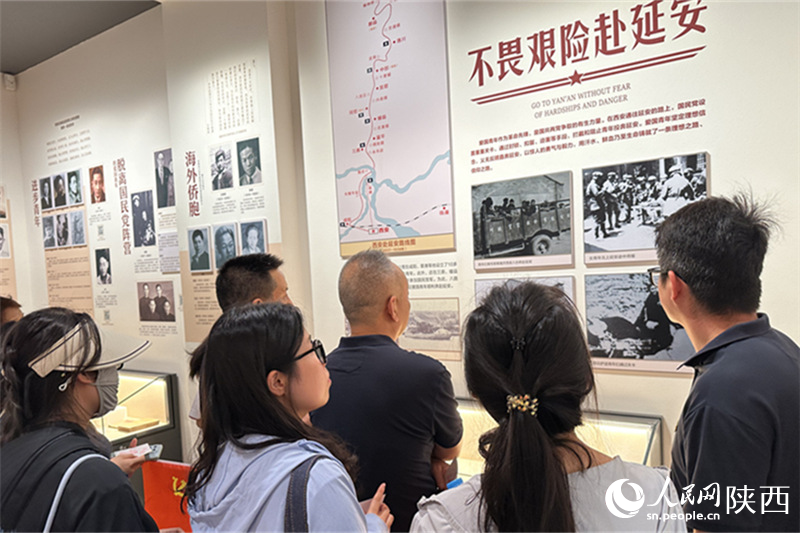 “我要去延安——抗戰(zhàn)時期愛國青年的時代抉擇”主題展覽在八路軍西安辦事處紀念館開幕。人民網(wǎng)記者 李志強攝