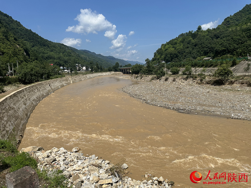 7月21日，記者在現(xiàn)場看到，水位已大幅下降。人民網記者 李志強攝