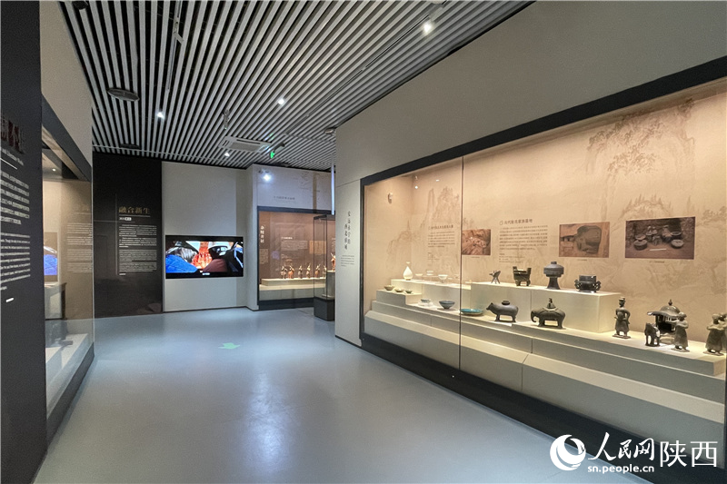 西安市文物保護考古研究院集中展示成立30年來的重要考古成果。人民網(wǎng)記者李志強 攝