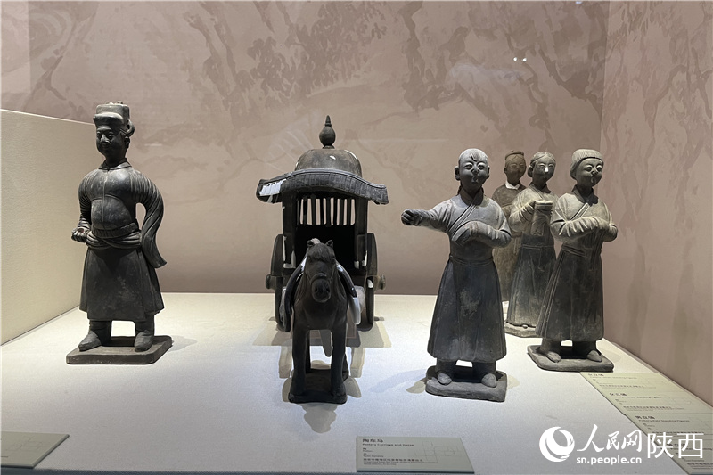 西安市文物保護考古研究院集中展示成立30年來的重要考古成果。人民網(wǎng)記者李志強 攝