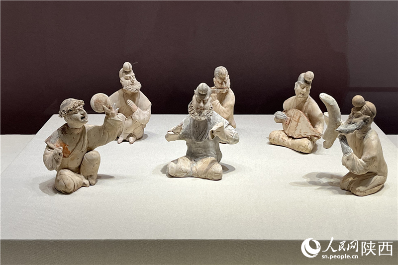 西安市文物保護考古研究院集中展示成立30年來的重要考古成果。人民網(wǎng)記者李志強 攝