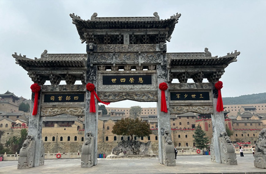 沁水縣鄭村鎮(zhèn)湘峪村古堡大門(mén)。