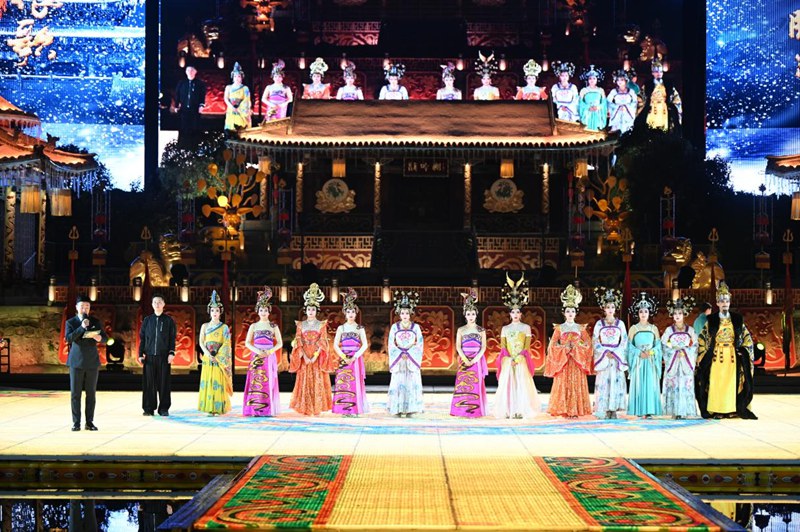 2024冰火《長(zhǎng)恨歌》12月1日晚啟幕。華清宮景區(qū)供圖