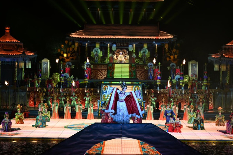 2024冰火《長(zhǎng)恨歌》12月1日晚演出現(xiàn)場(chǎng)。華清宮景區(qū)供圖