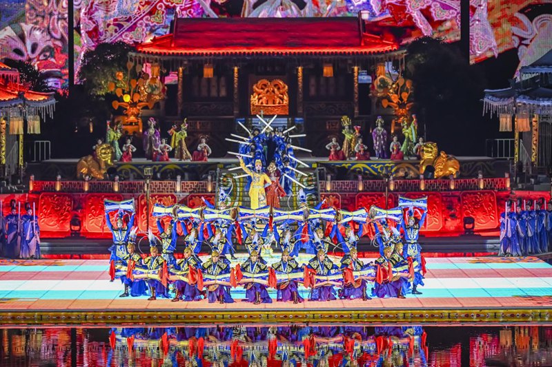 2024冰火《長(zhǎng)恨歌》在服化道、燈光等多方面做了提升。華清宮景區(qū)供圖