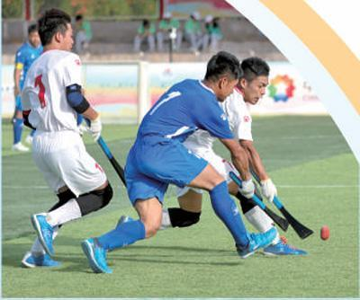 河南隊和寧夏隊選手在男子木球比賽中。本報記者 厲衍飛攝