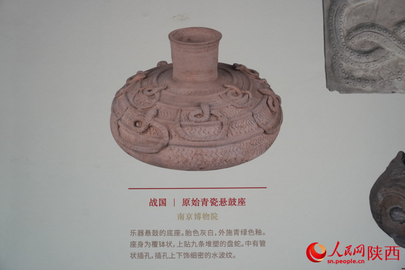 乙巳蛇年生肖文物大聯(lián)展整合了全國(guó)各地文博單位的優(yōu)質(zhì)館藏資源。人民網(wǎng)記者 李志強(qiáng)攝