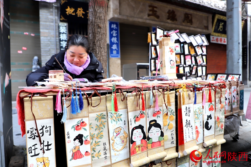 各式各樣的春節(jié)國風(fēng)書簽。人民網(wǎng)記者 孫挺攝