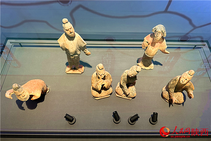四方館展覽的出土文物。人民網(wǎng)記者 李志強攝