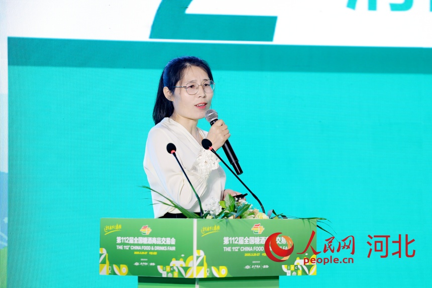 承德清青錦瑞漁業(yè)有限公司副總經(jīng)理李紅偉作分享。人民網(wǎng)記者 周博攝