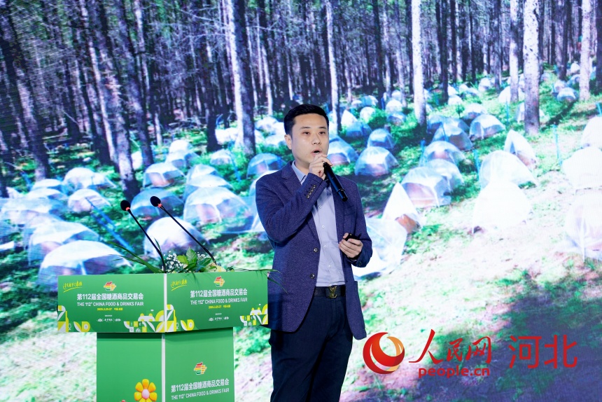 松源農(nóng)業(yè)開(kāi)發(fā)有限責(zé)任公司總經(jīng)理劉卓異作分享。人民網(wǎng)記者 周博攝