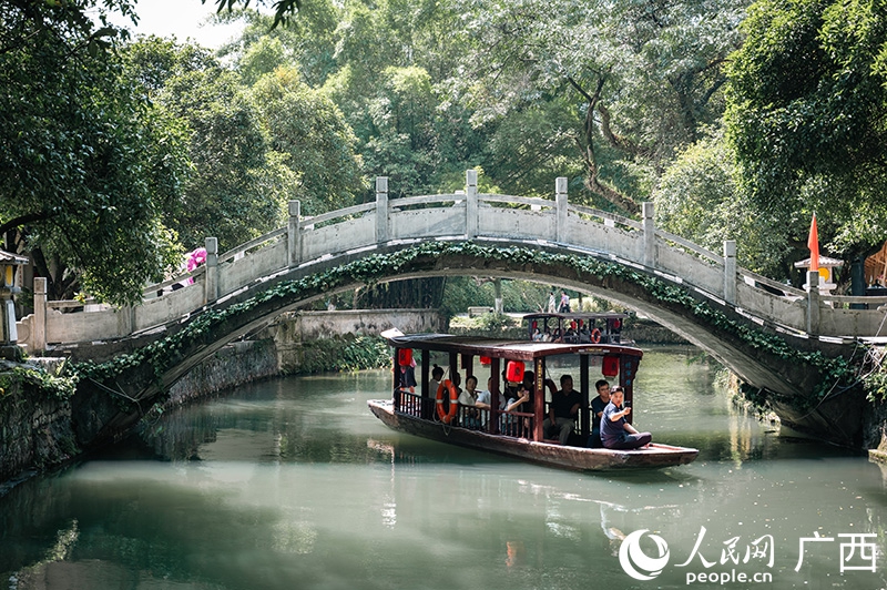 靈渠風光。人民網(wǎng)記者 嚴立政攝